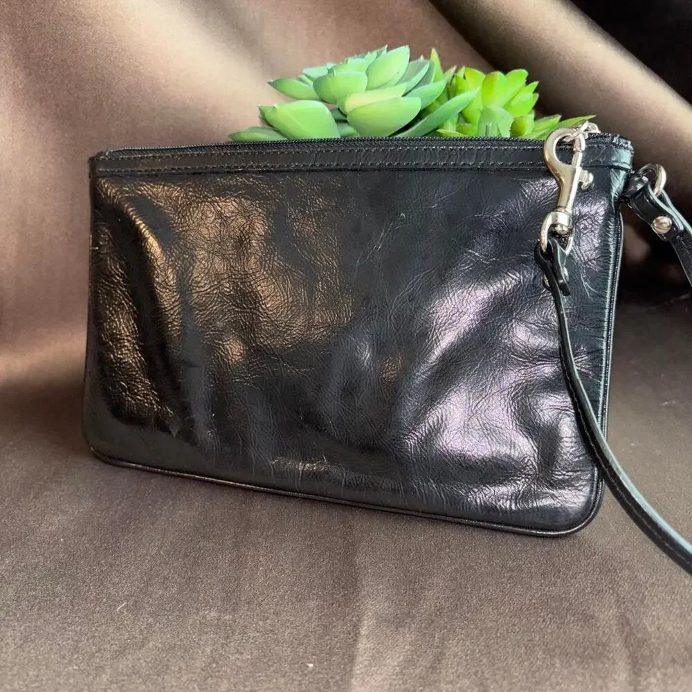 vintage / Y2K Coach black leather wristlet  C logo design